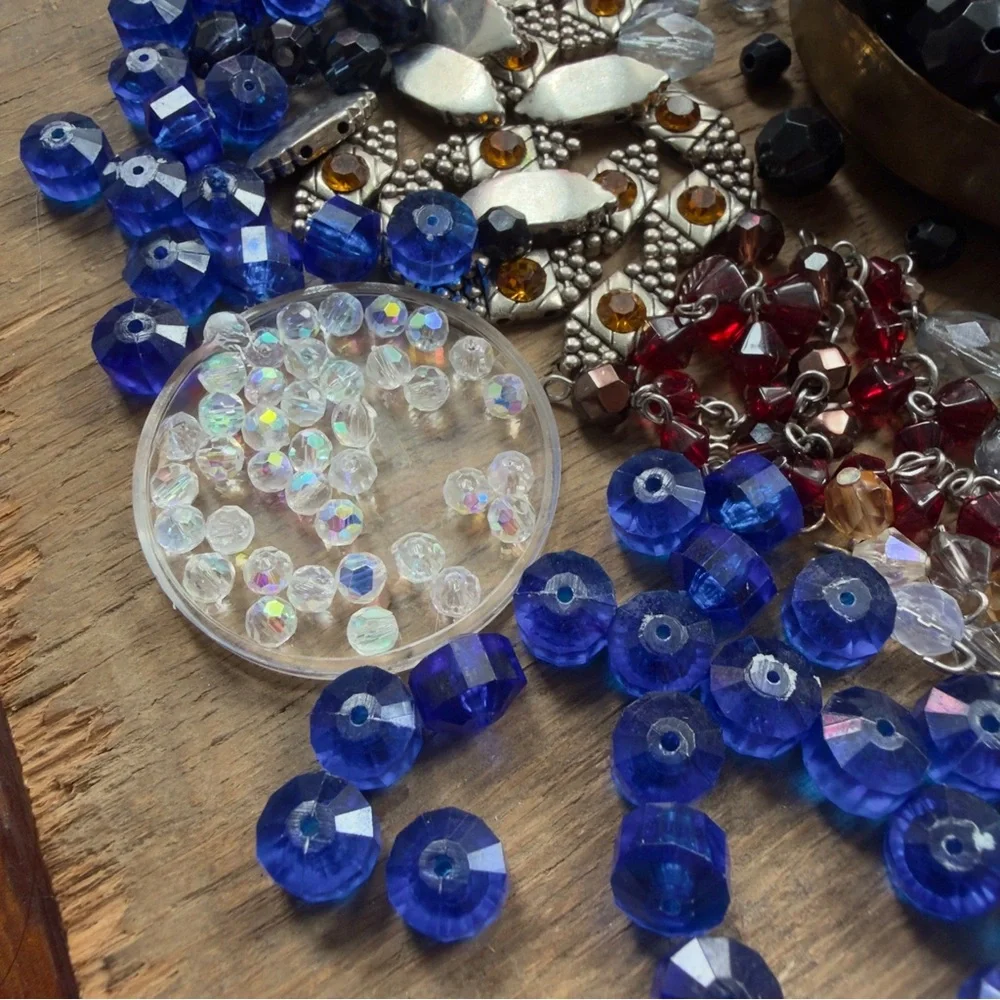 Assorted rhinestone & faceted bead charm mixed lot var materials hi low vtg mod